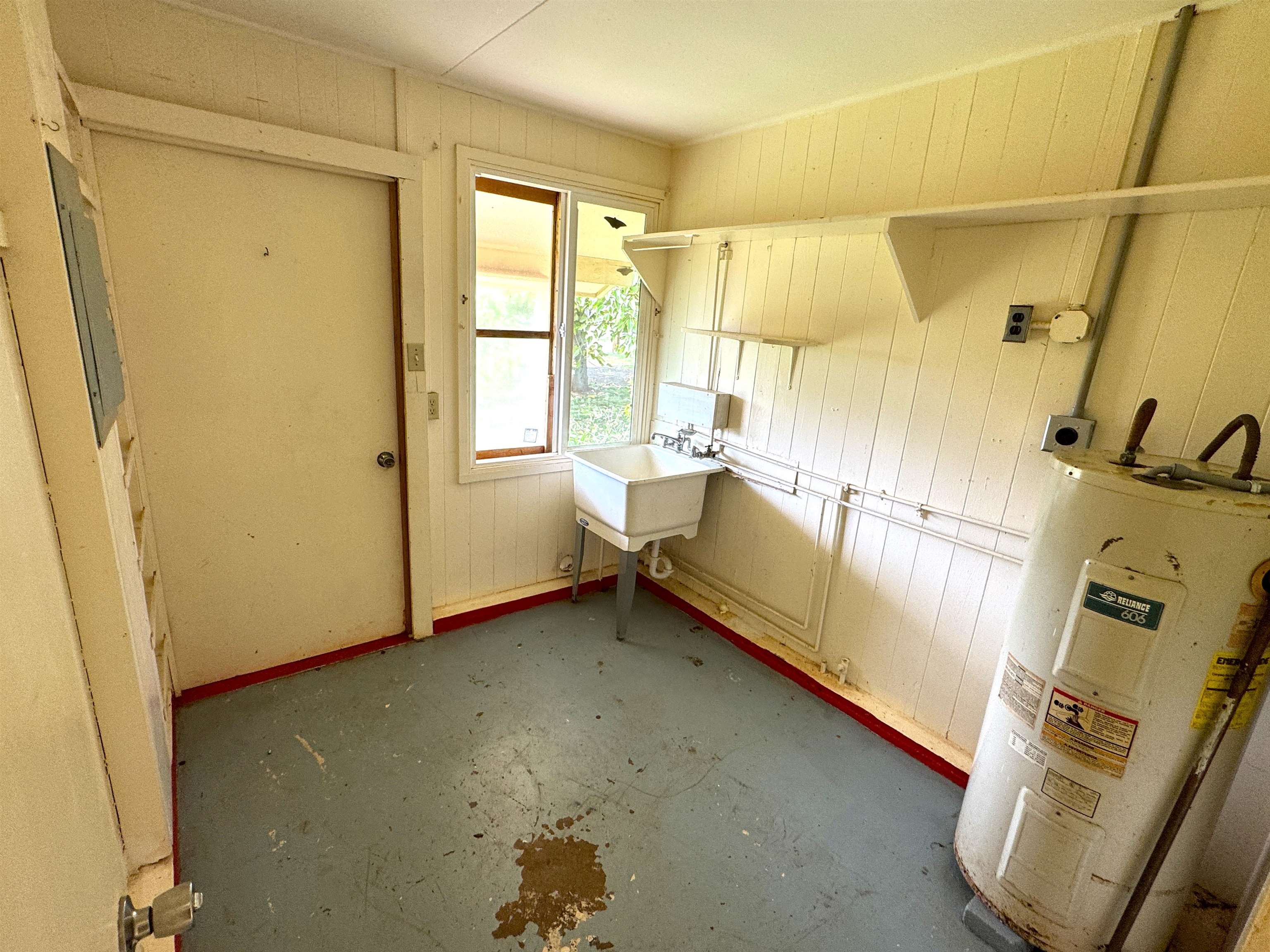 810  Leomele St Kualapuu, Molokai home - photo 8 of 13