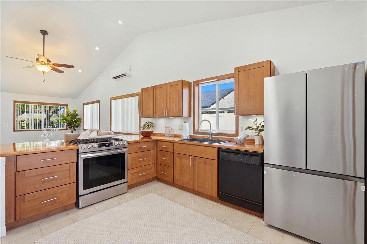 812  Mahealani Pl , Kihei home - photo 4 of 26