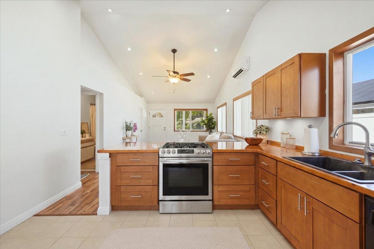 812  Mahealani Pl , Kihei home - photo 5 of 26