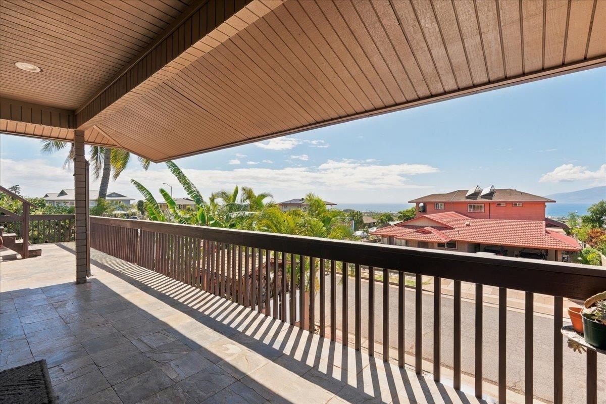 824  Hopoe St Lahainaluna, Lahaina home - photo 2 of 46
