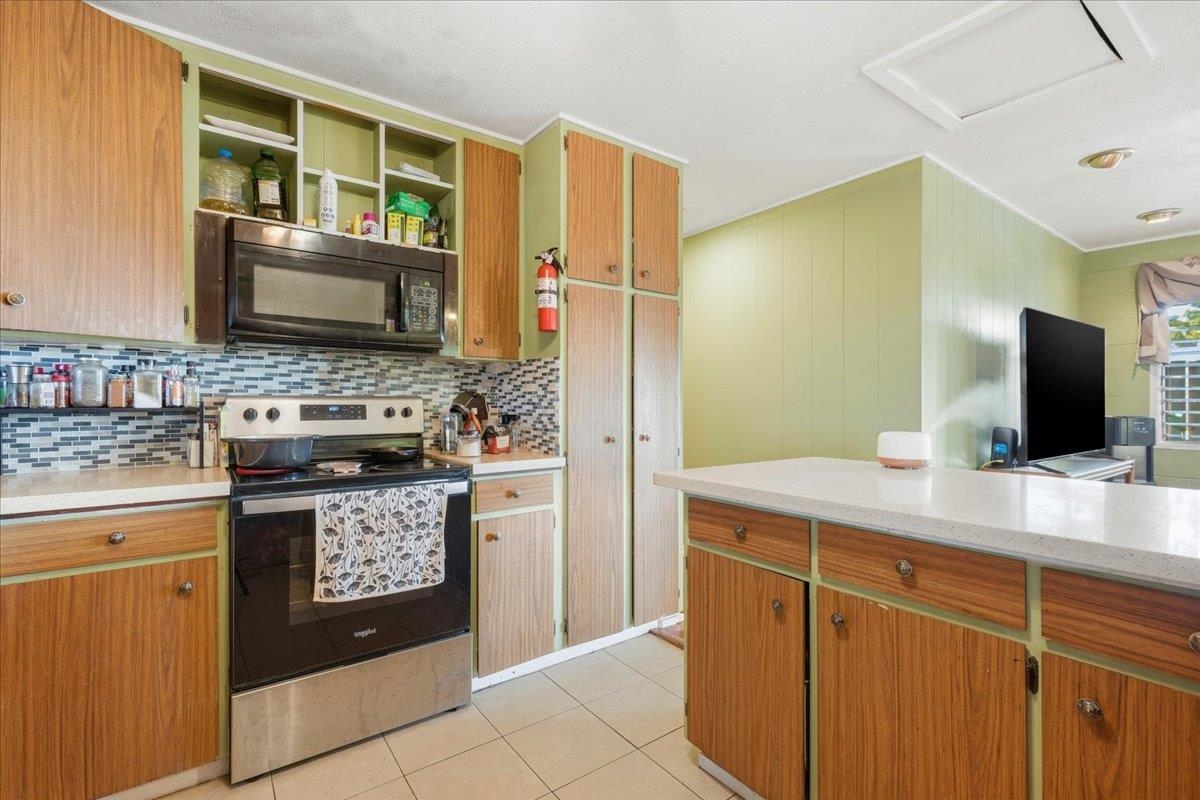 824  Hopoe St Lahainaluna, Lahaina home - photo 17 of 46