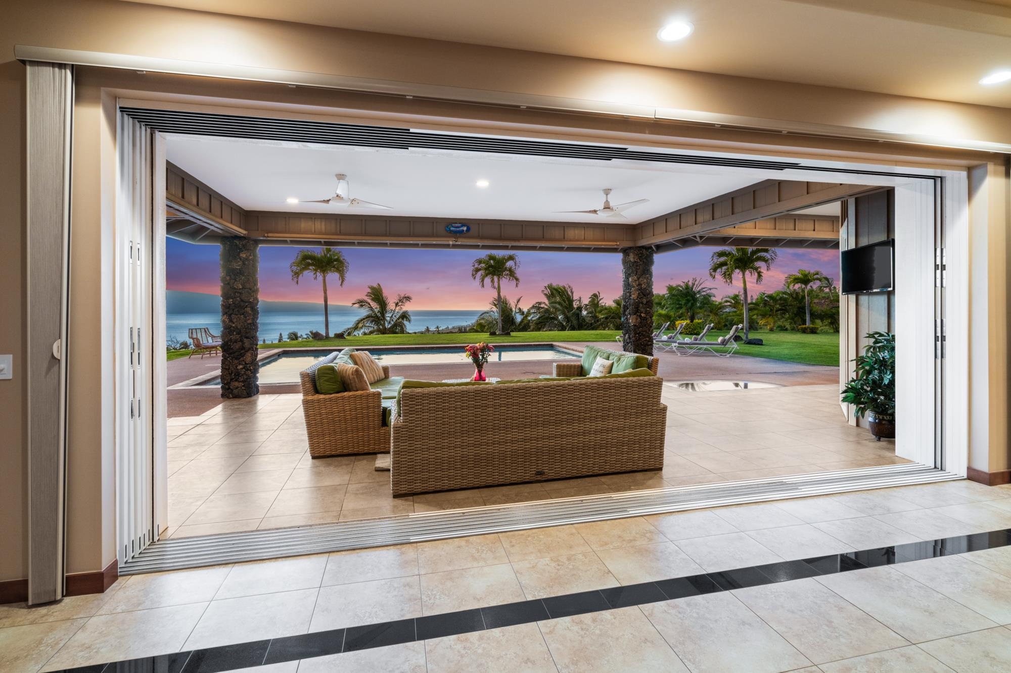 83  Lau Niu Way , Lahaina home - photo 11 of 50