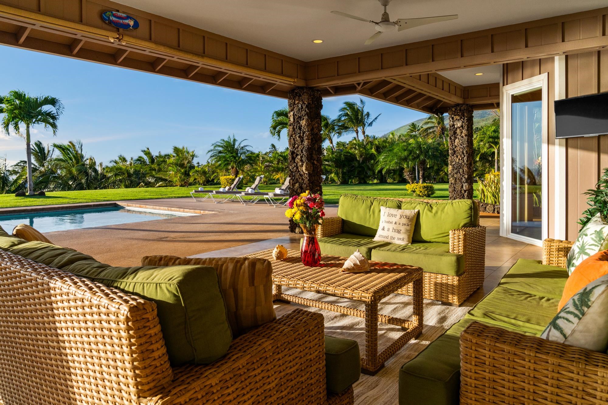 83  Lau Niu Way , Lahaina home - photo 5 of 50