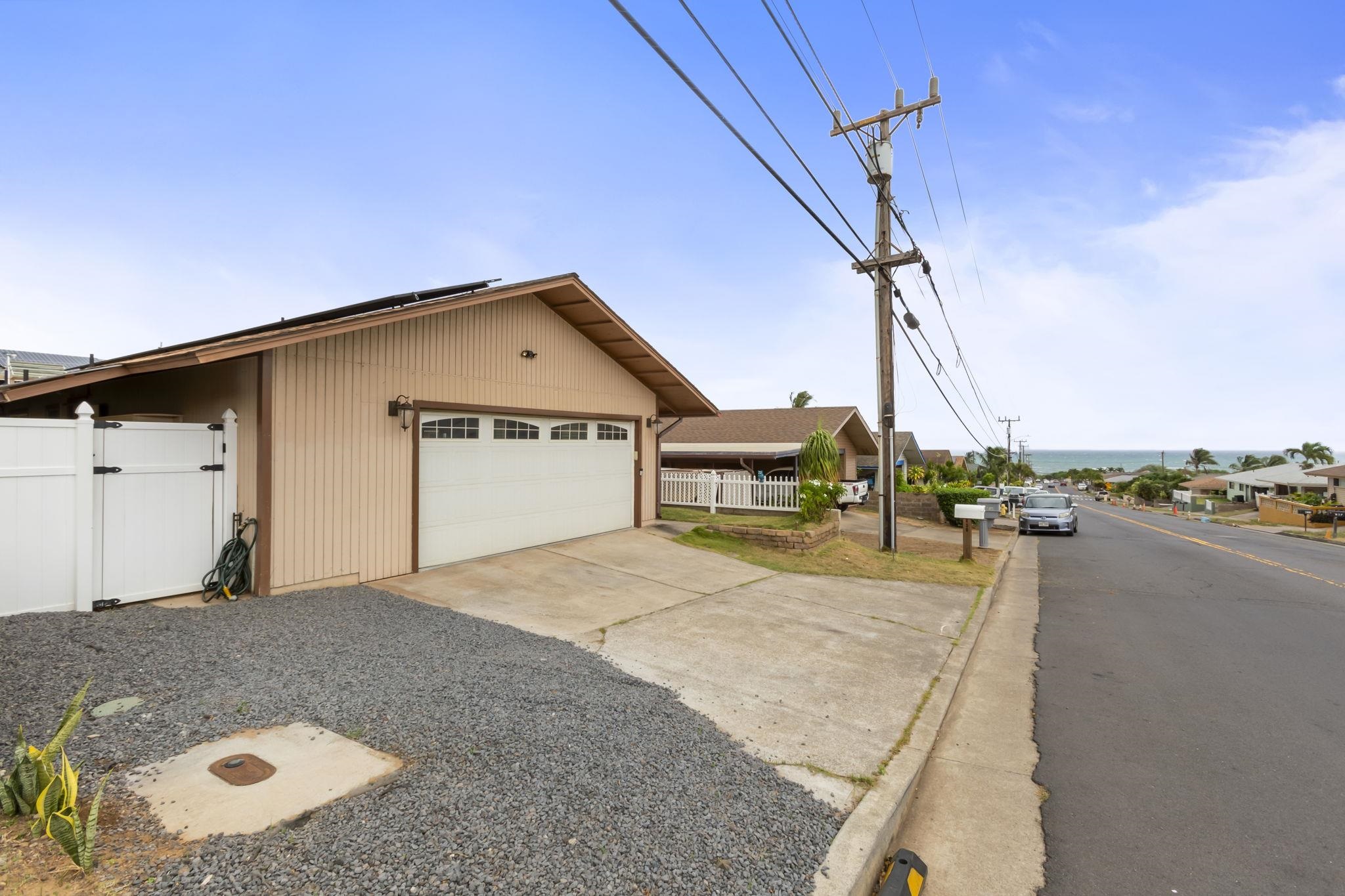 850  Makaala Dr , Wailuku home - photo 3 of 50