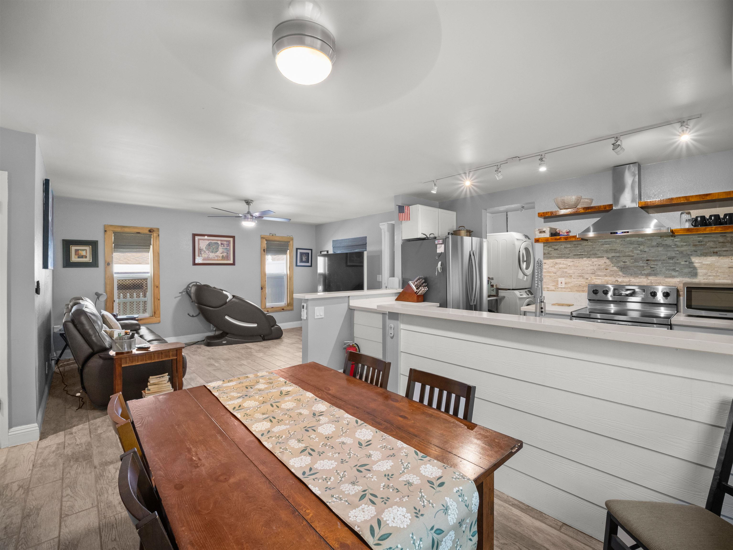 850  Makaala Dr Waiehu Terrace, Wailuku home - photo 3 of 28