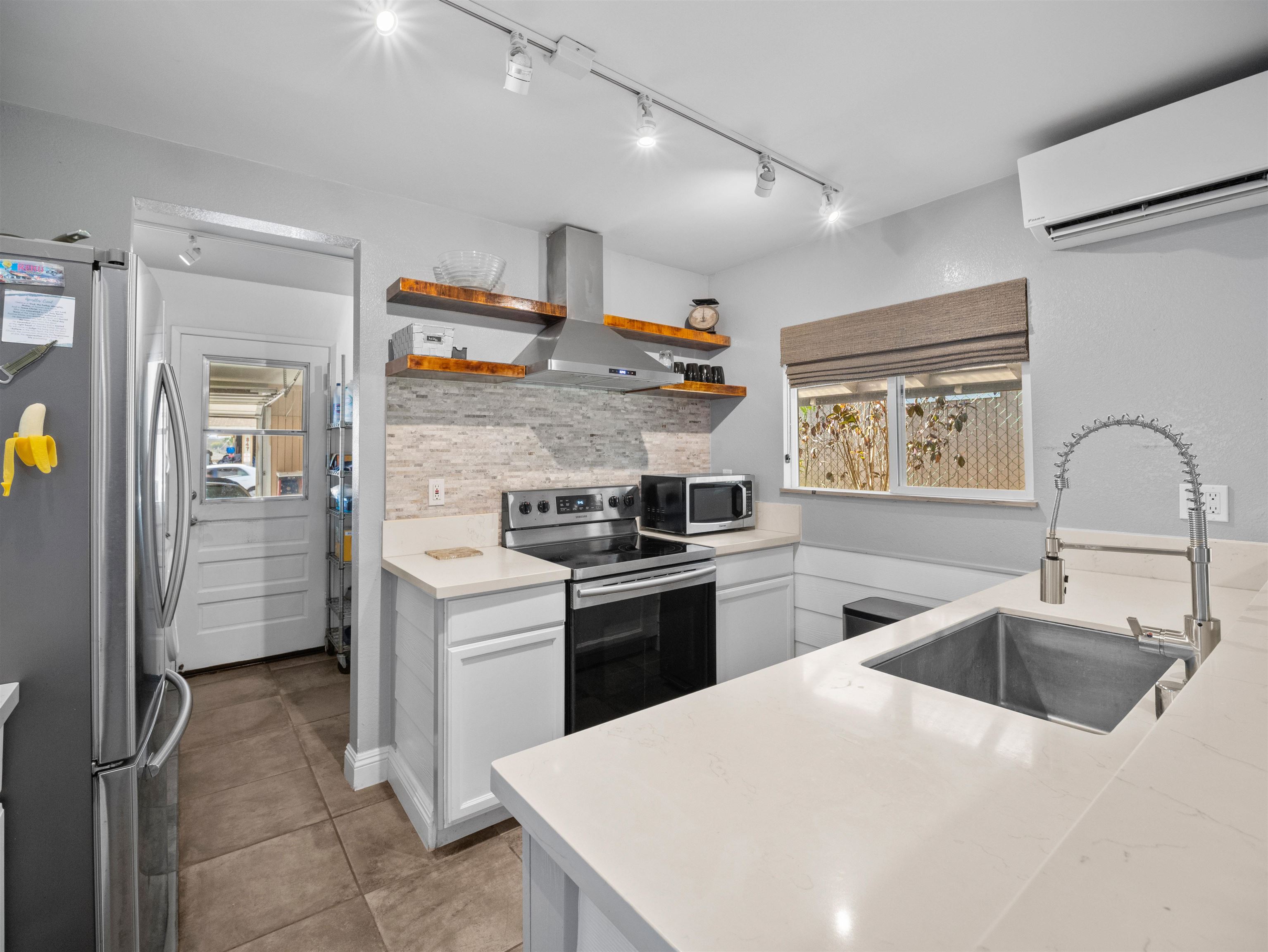 850  Makaala Dr Waiehu Terrace, Wailuku home - photo 4 of 28