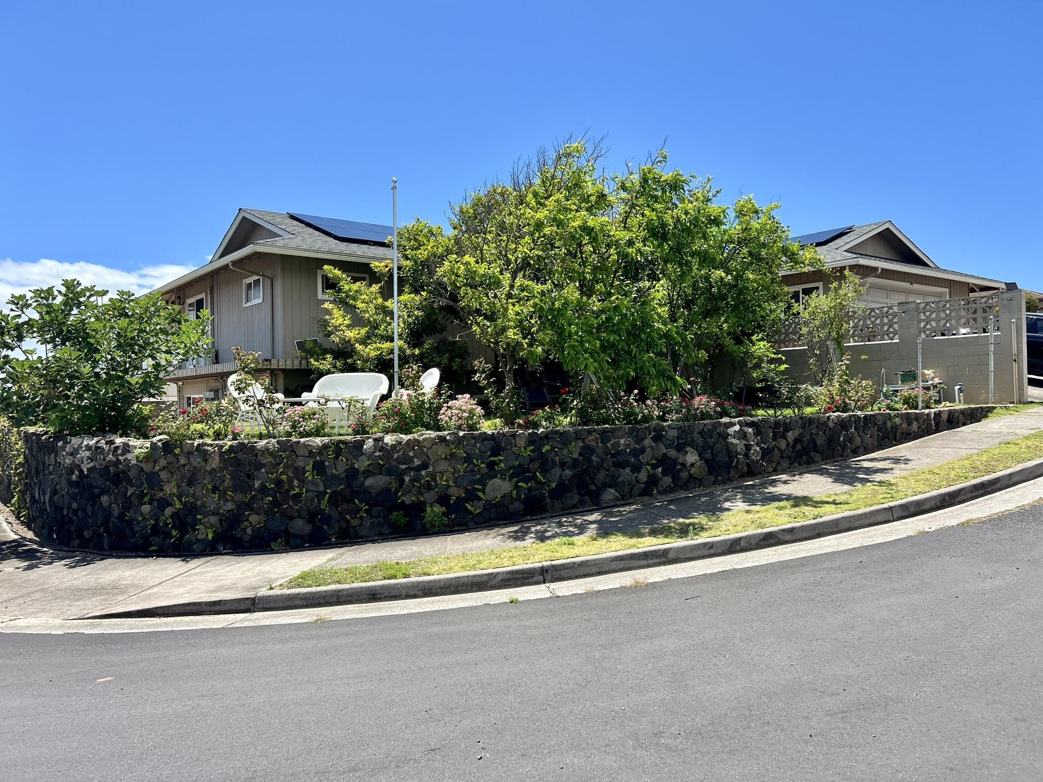 855  Wailupe Dr Waiehu Heights,  home - photo 1 of 38