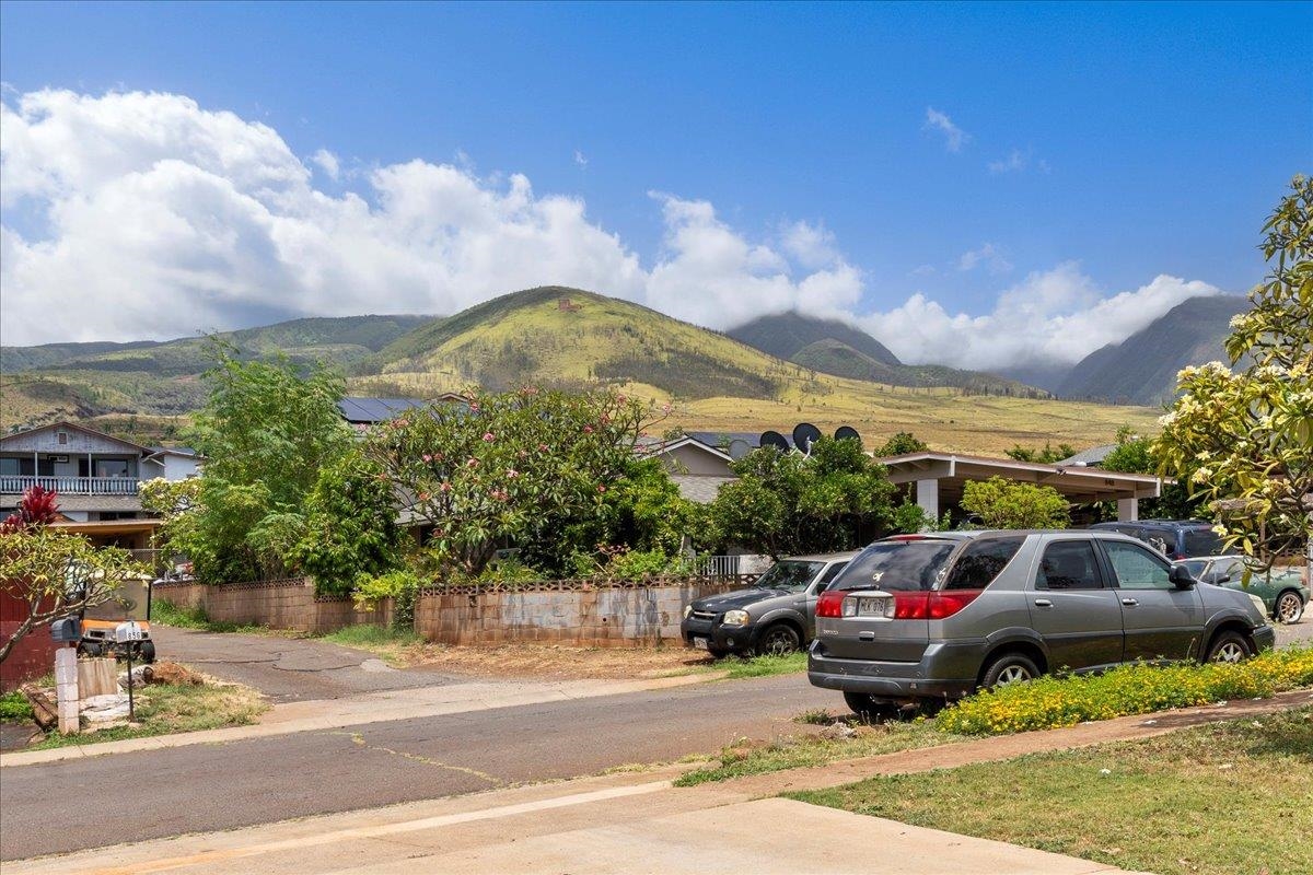 857  Hopoe St , Lahaina home - photo 2 of 40