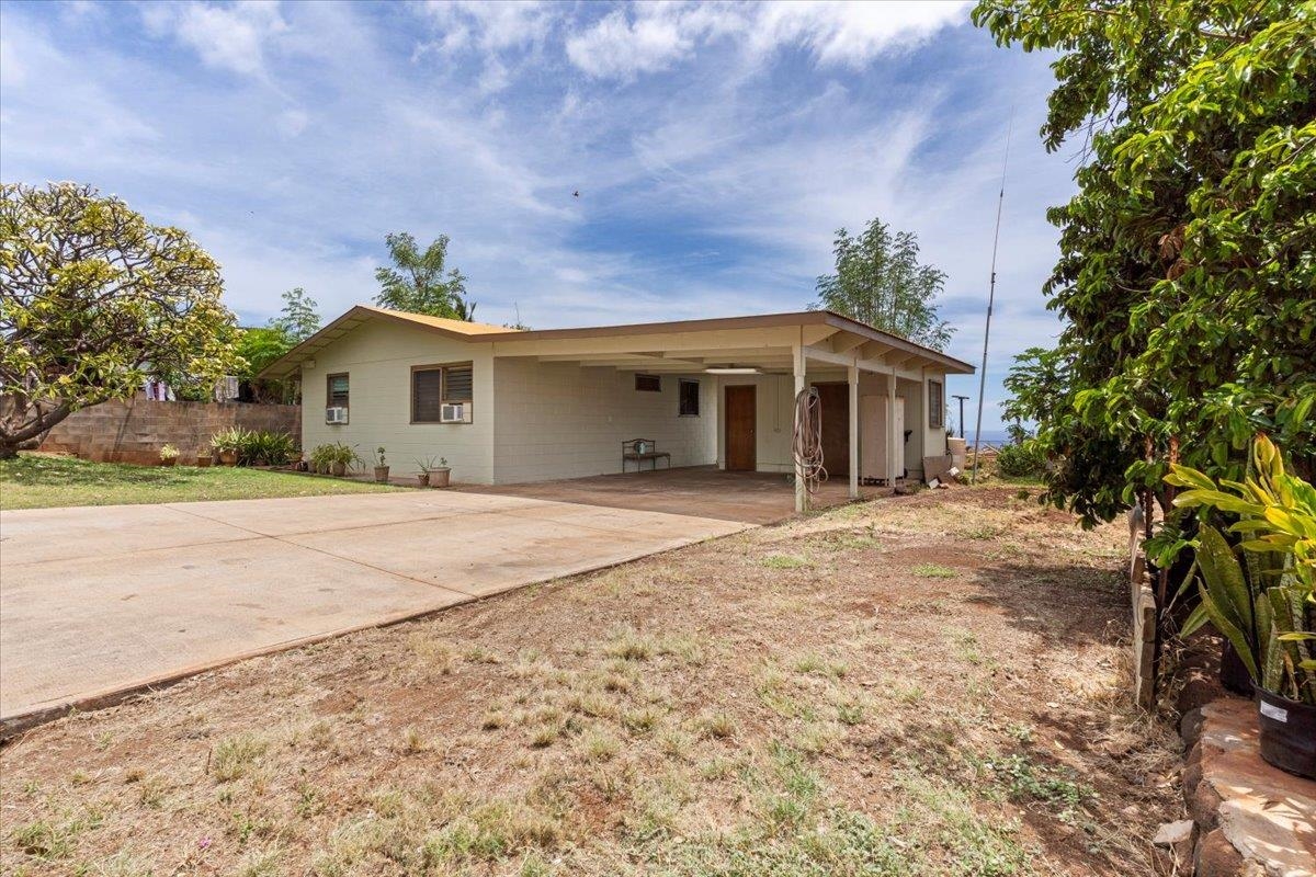 857  Hopoe St , Lahaina home - photo 3 of 40