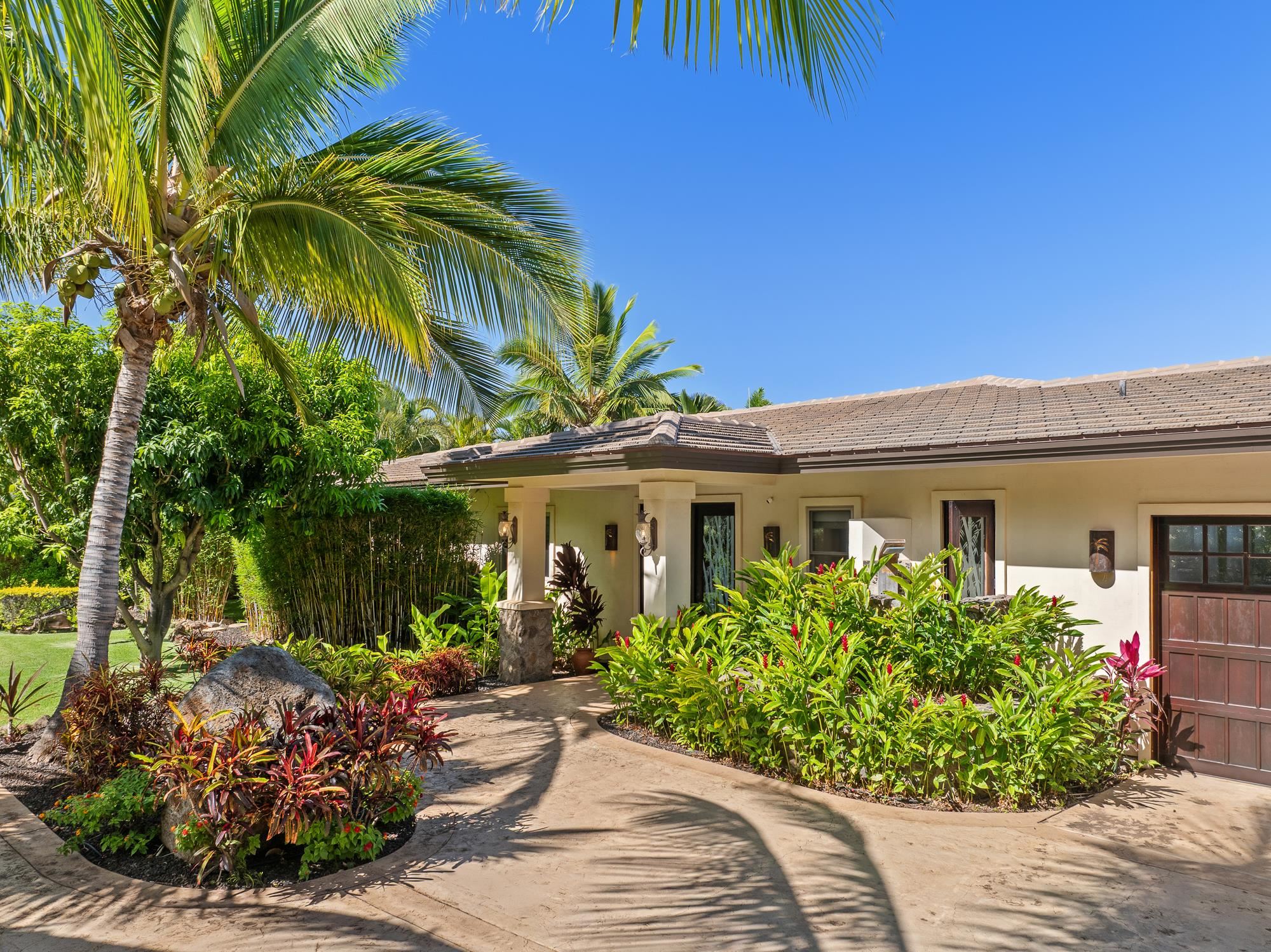 858  Kai Hele Ku St Launiupoko, Lahaina home - photo 7 of 50