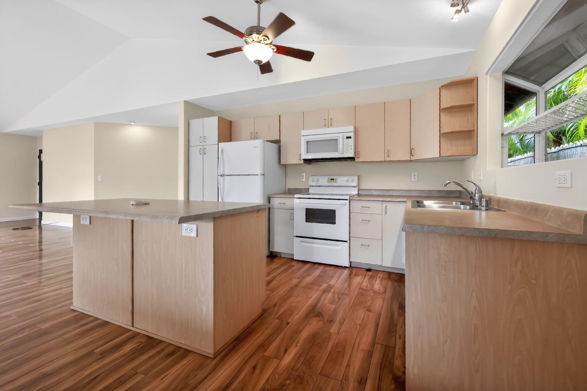 886  Mahealani St , Kihei home - photo 3 of 50