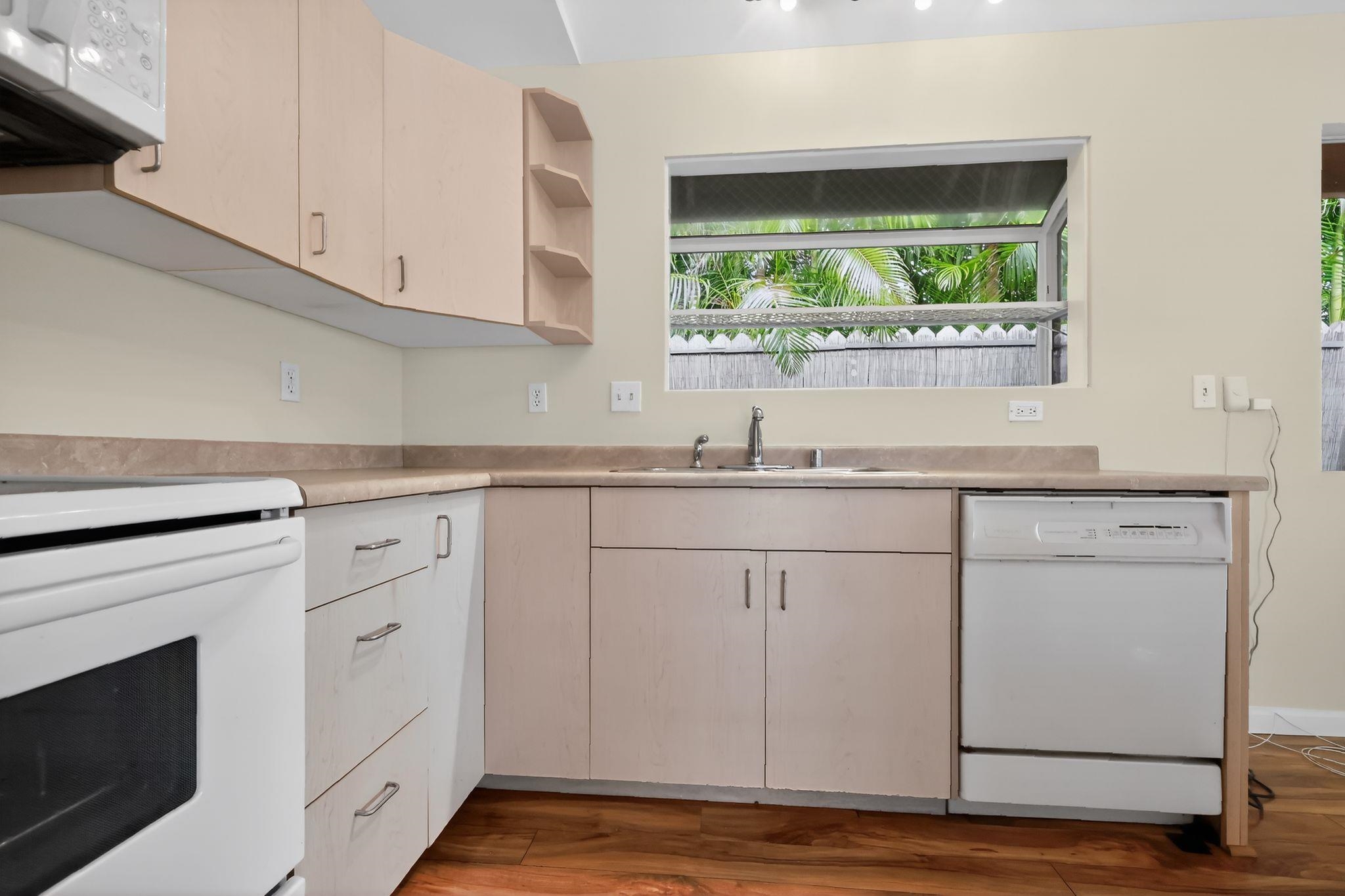 886  Mahealani St , Kihei home - photo 8 of 50