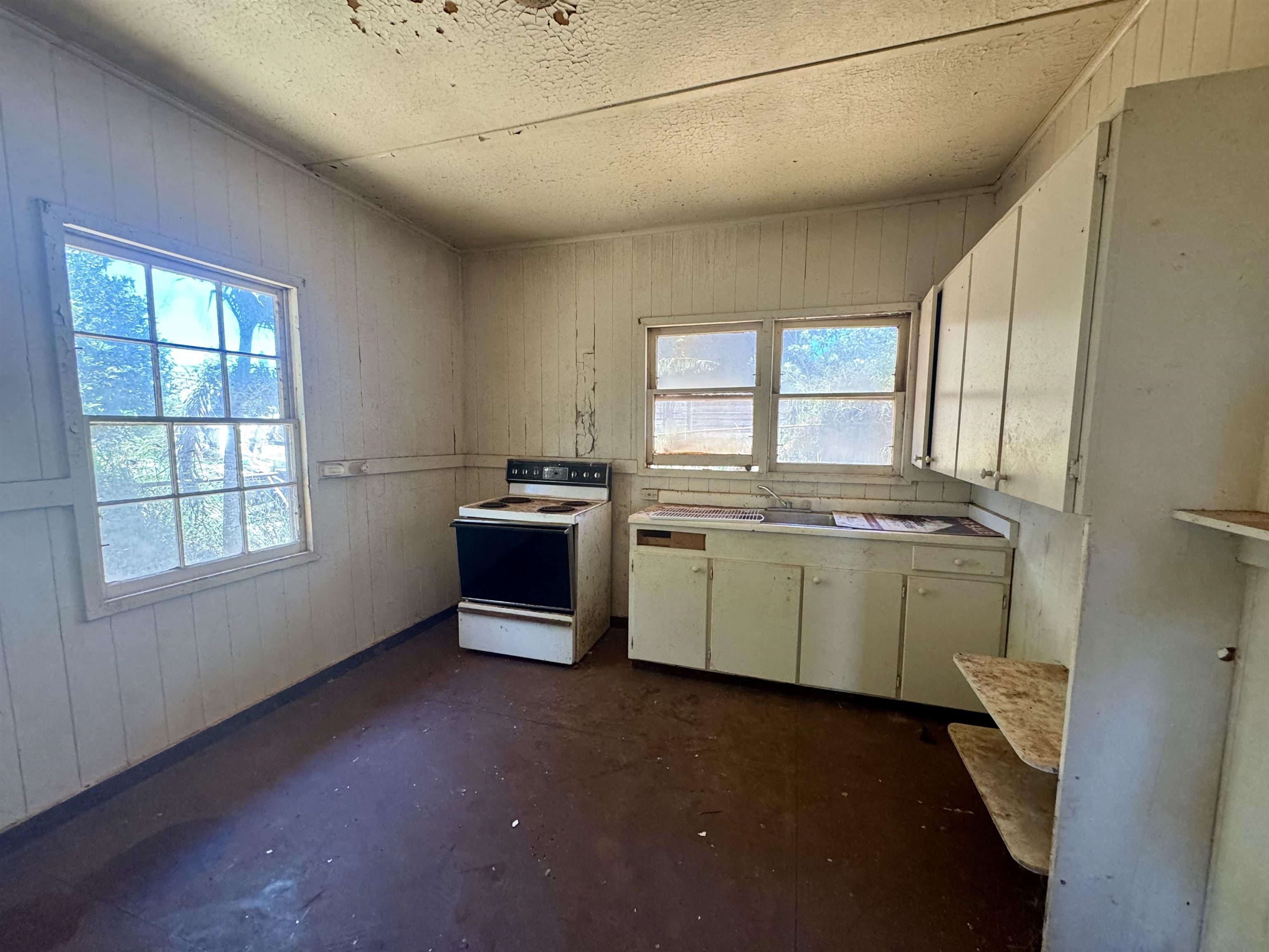 89  Hoaikane St , Molokai home - photo 11 of 28