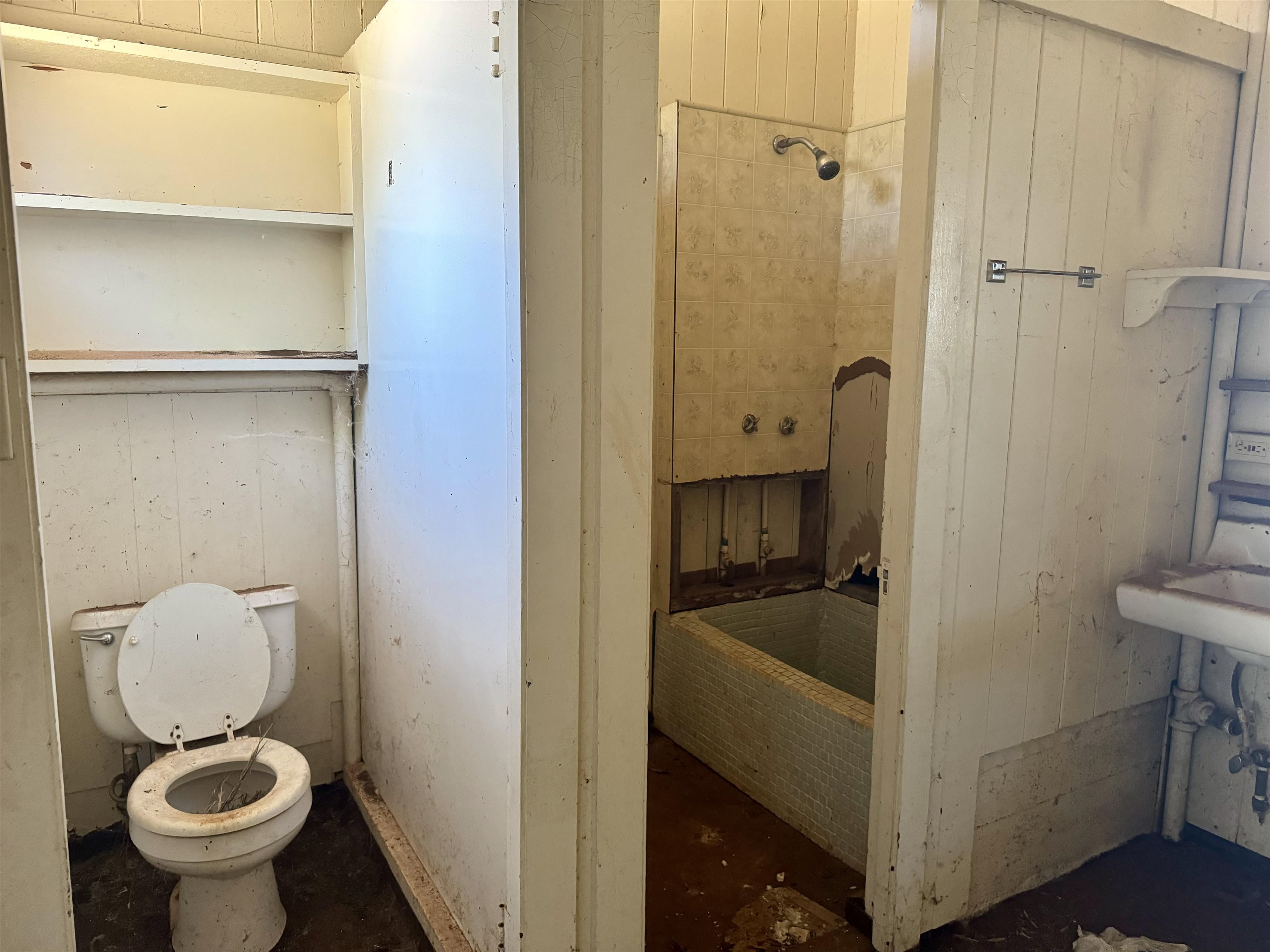 89  Hoaikane St , Molokai home - photo 20 of 28