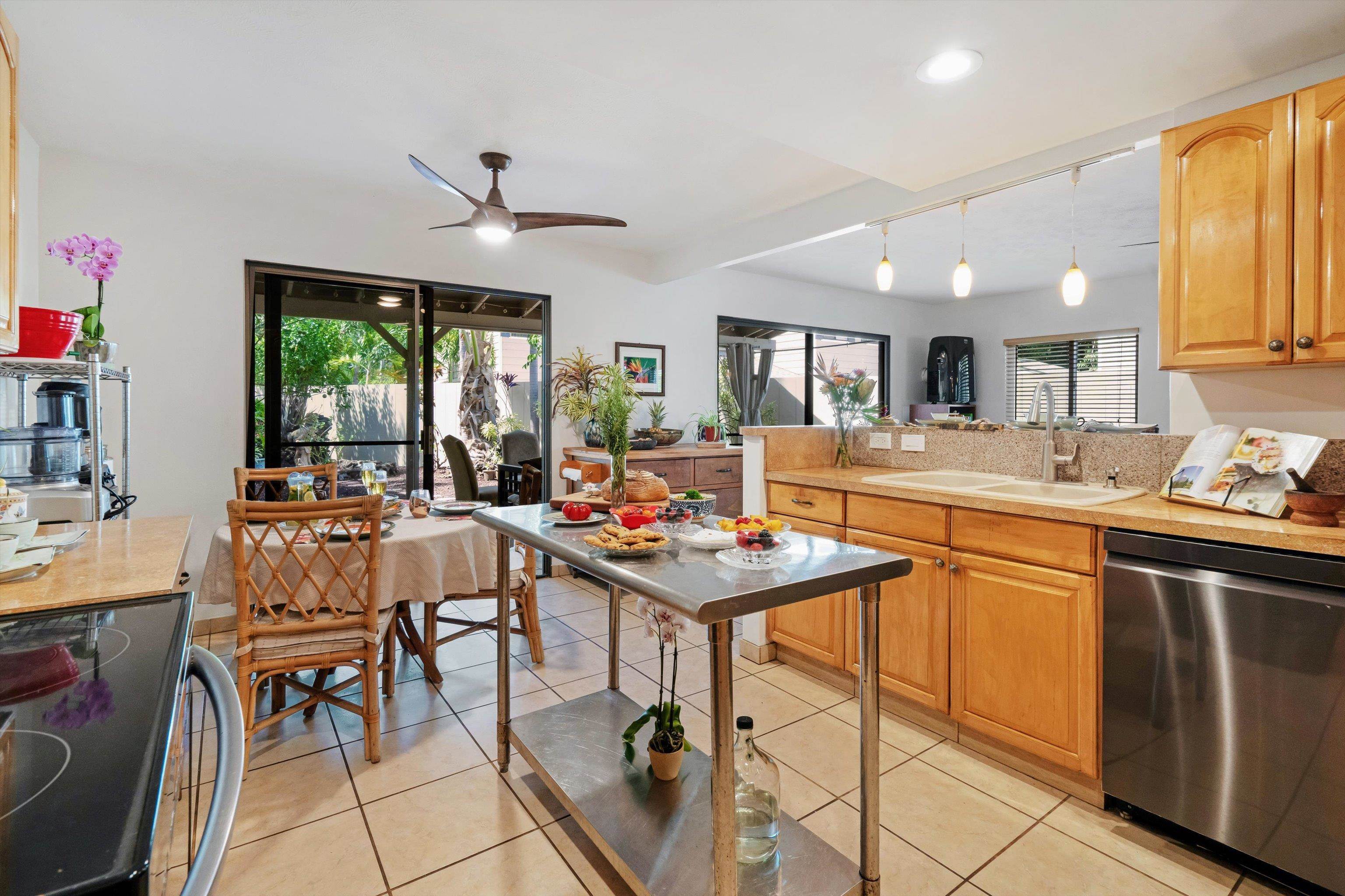 Auhana Kuleana condo # 201, Kihei, Hawaii - photo 17 of 48