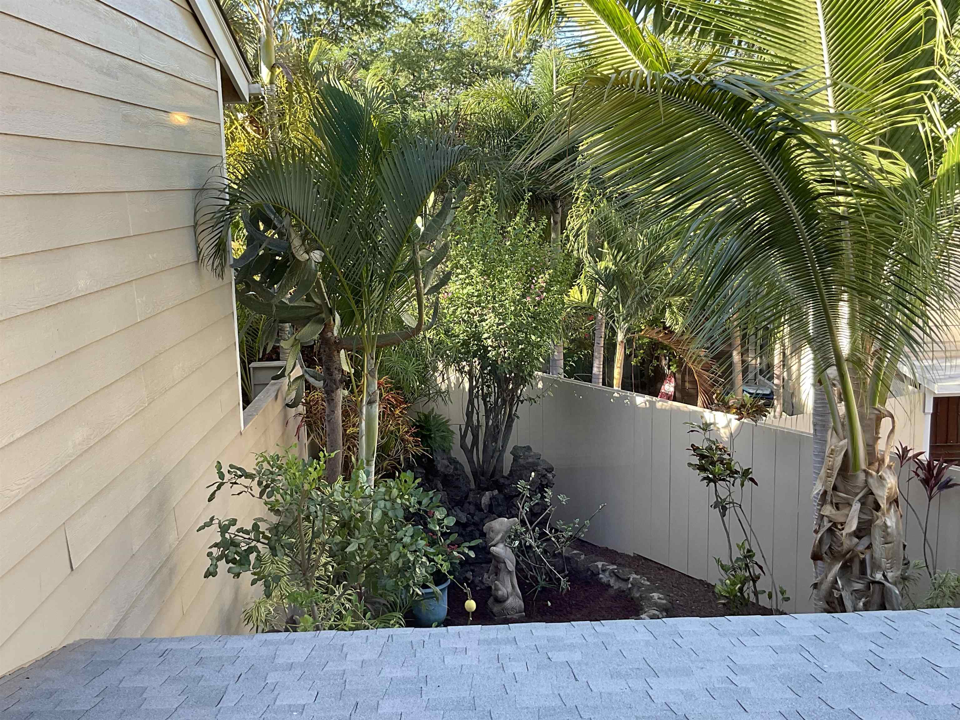 Auhana Kuleana condo # 201, Kihei, Hawaii - photo 25 of 48