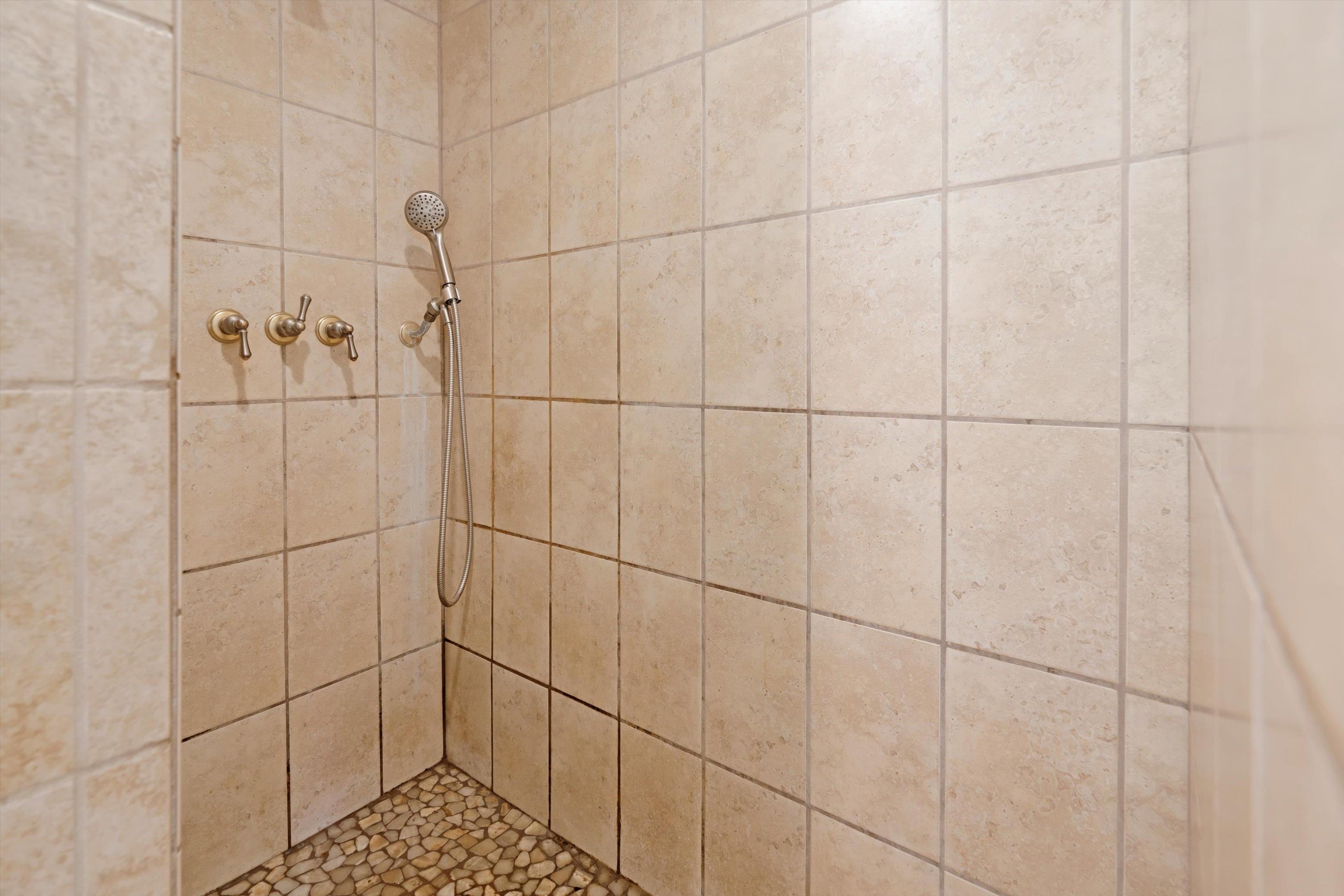 Auhana Kuleana condo # 201, Kihei, Hawaii - photo 30 of 48