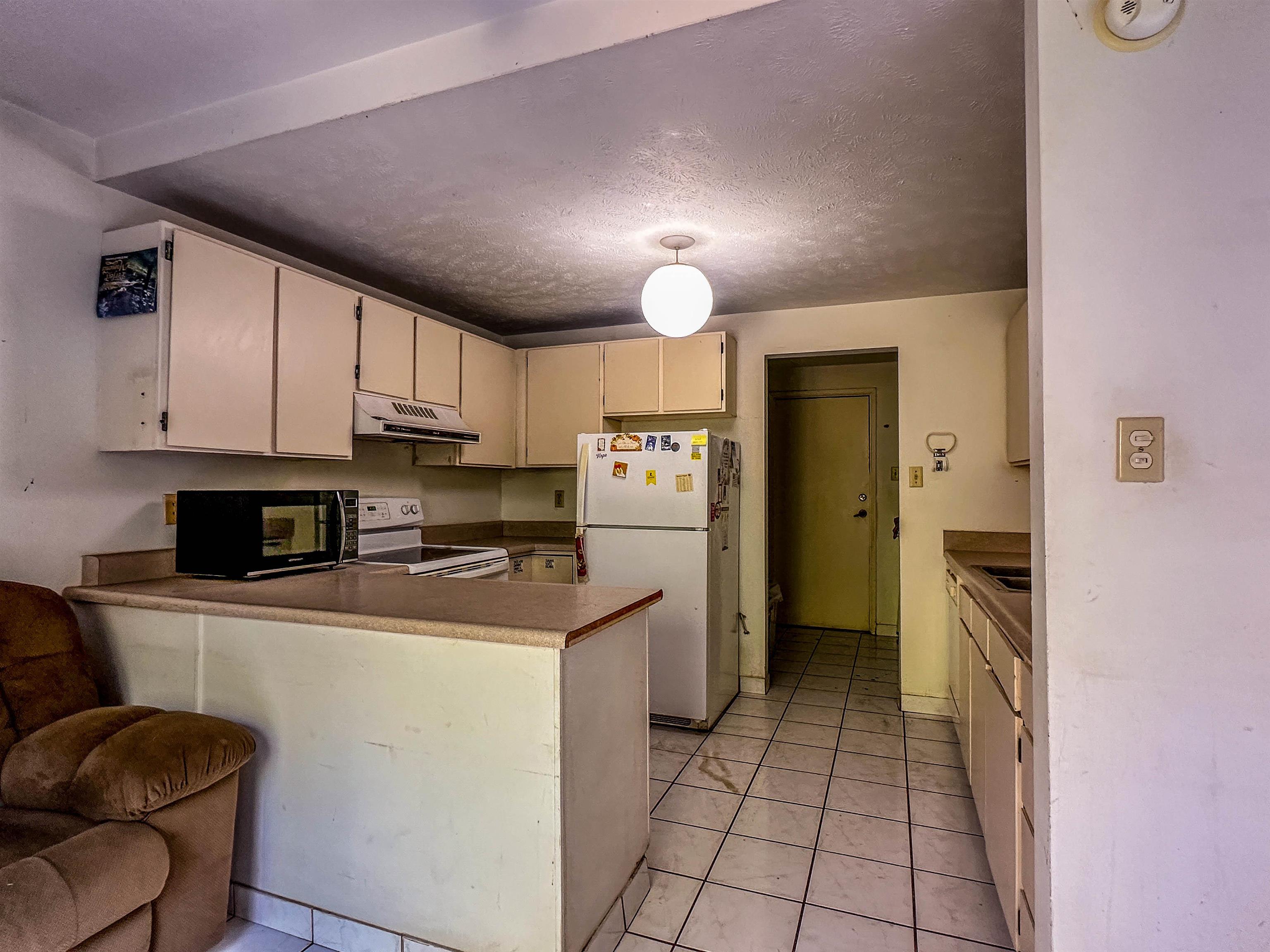 Auhana Kuleana condo # 202, Kihei, Hawaii - photo 3 of 12