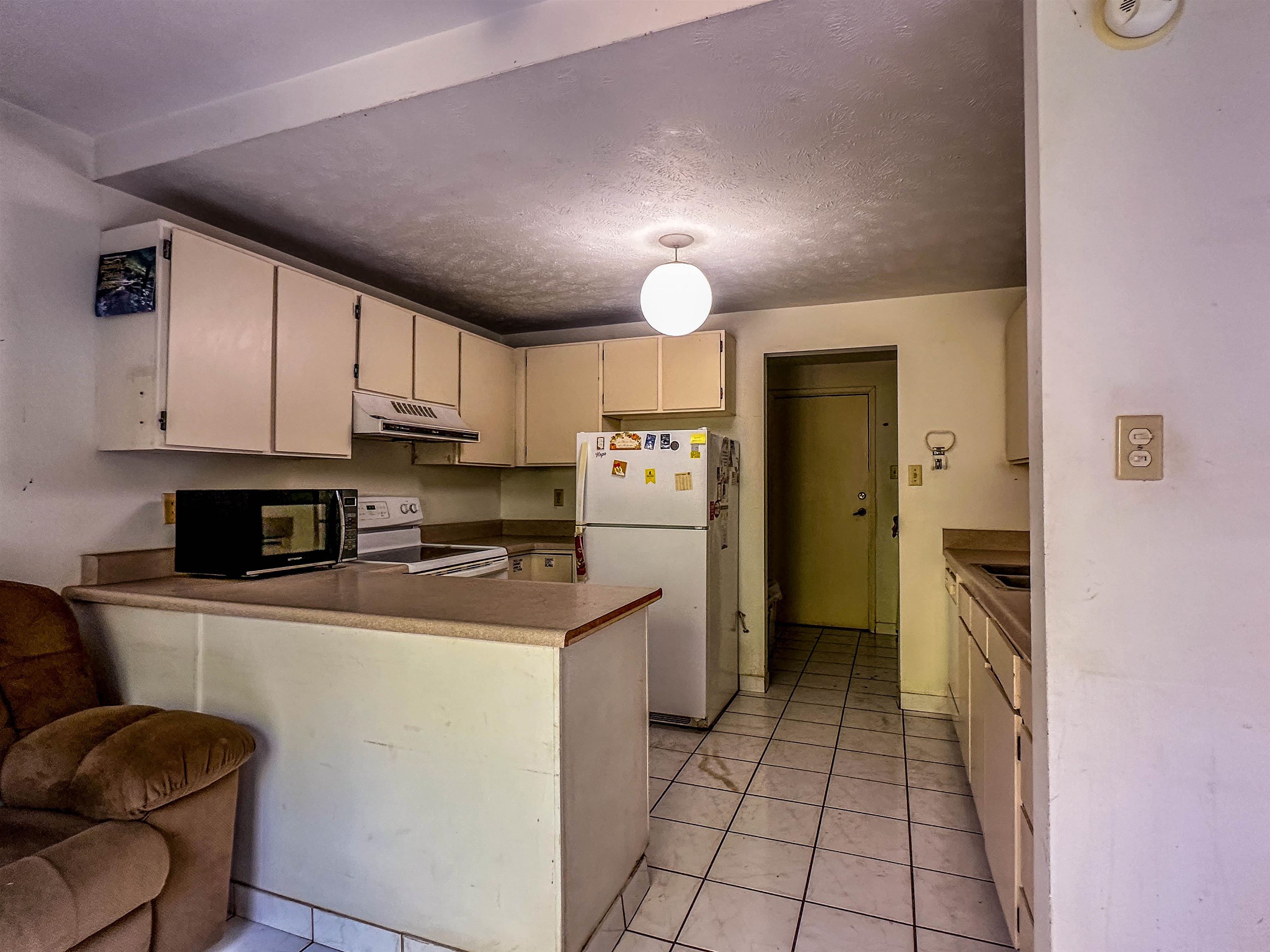 Auhana Kuleana condo # 202, Kihei, Hawaii - photo 6 of 12