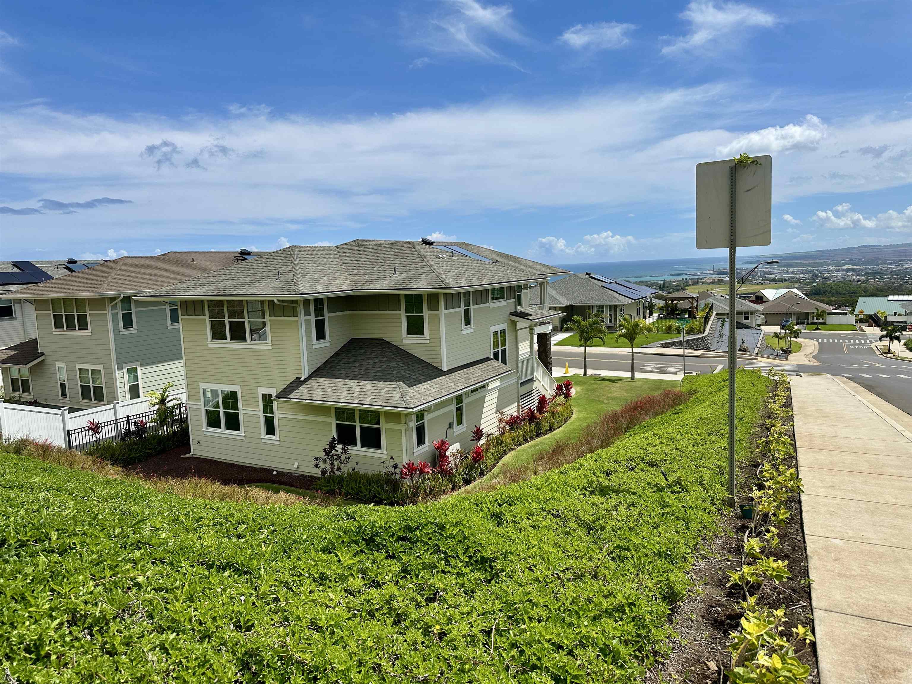 90  Kupaloke St Kehalani, Wailuku home - photo 2 of 39