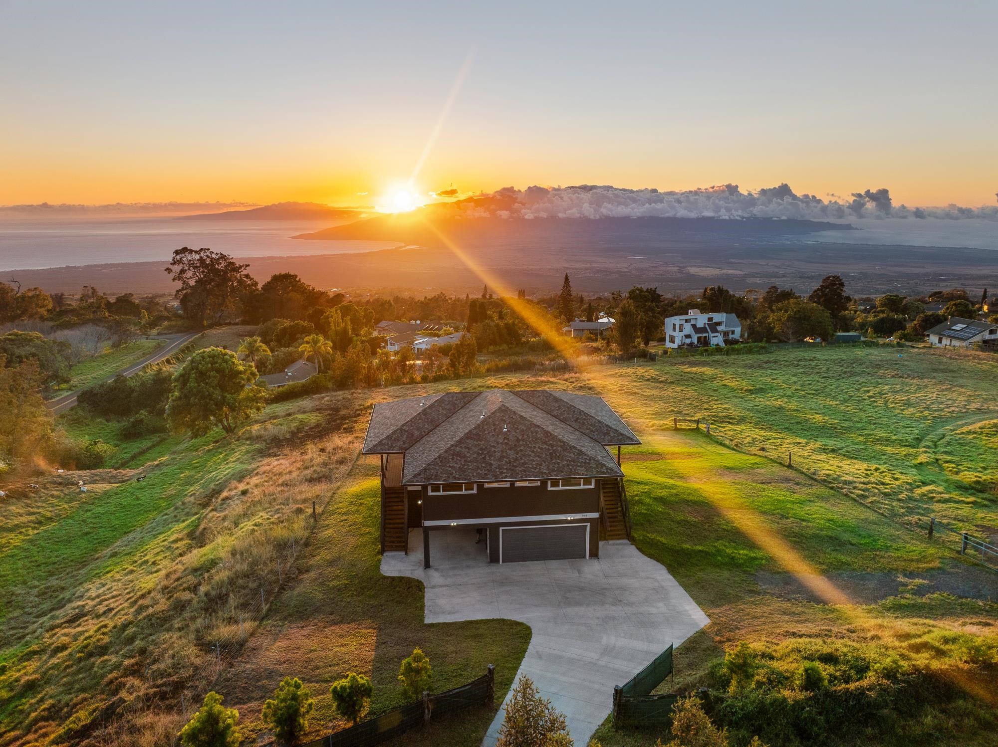 909  Copp Rd Kula, Kula/Ulupalakua/Kanaio home - photo 2 of 48