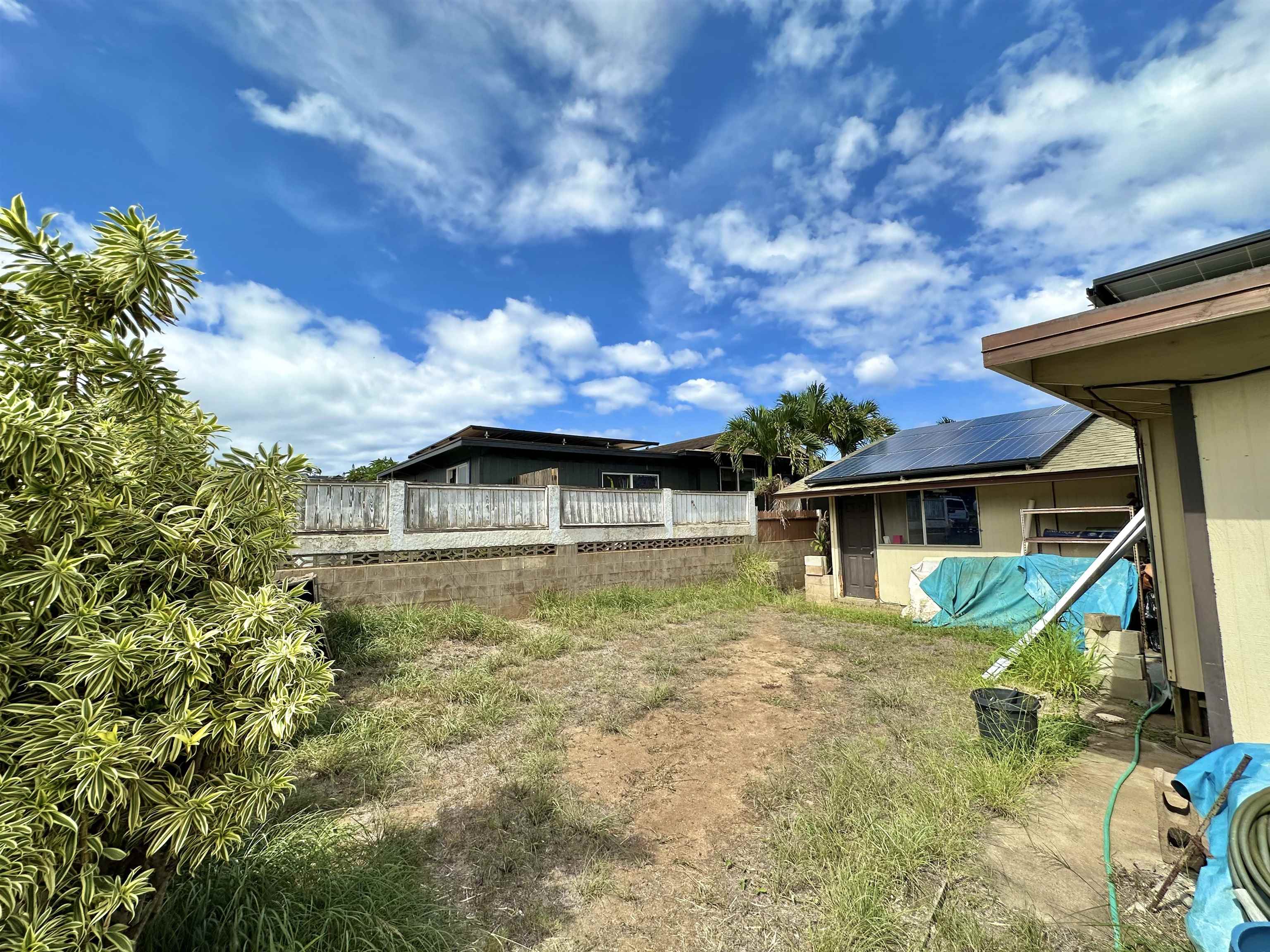 924  Puuloa St , Wailuku home - photo 3 of 32