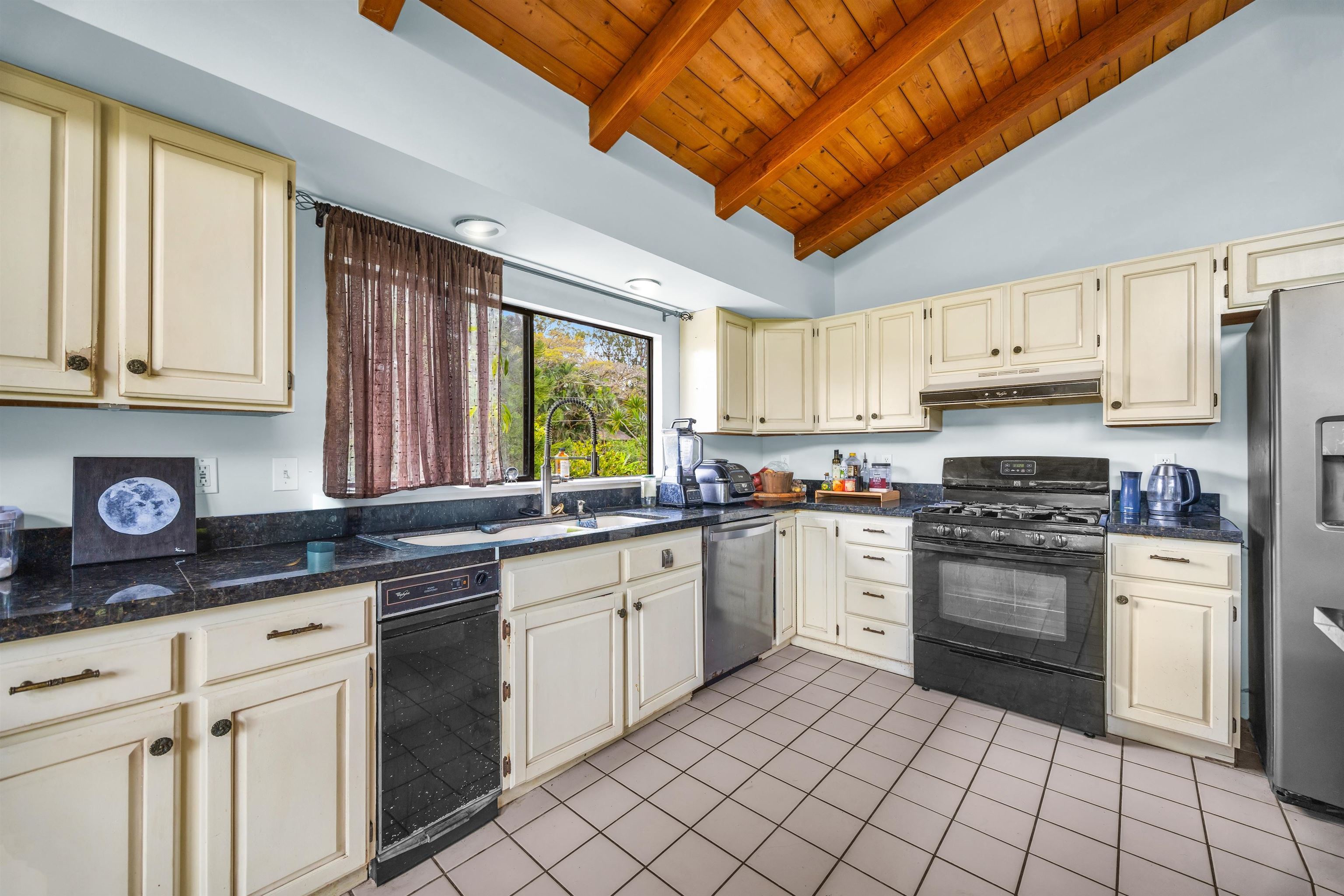 925  Kaupakalua Rd , Haiku home - photo 11 of 50