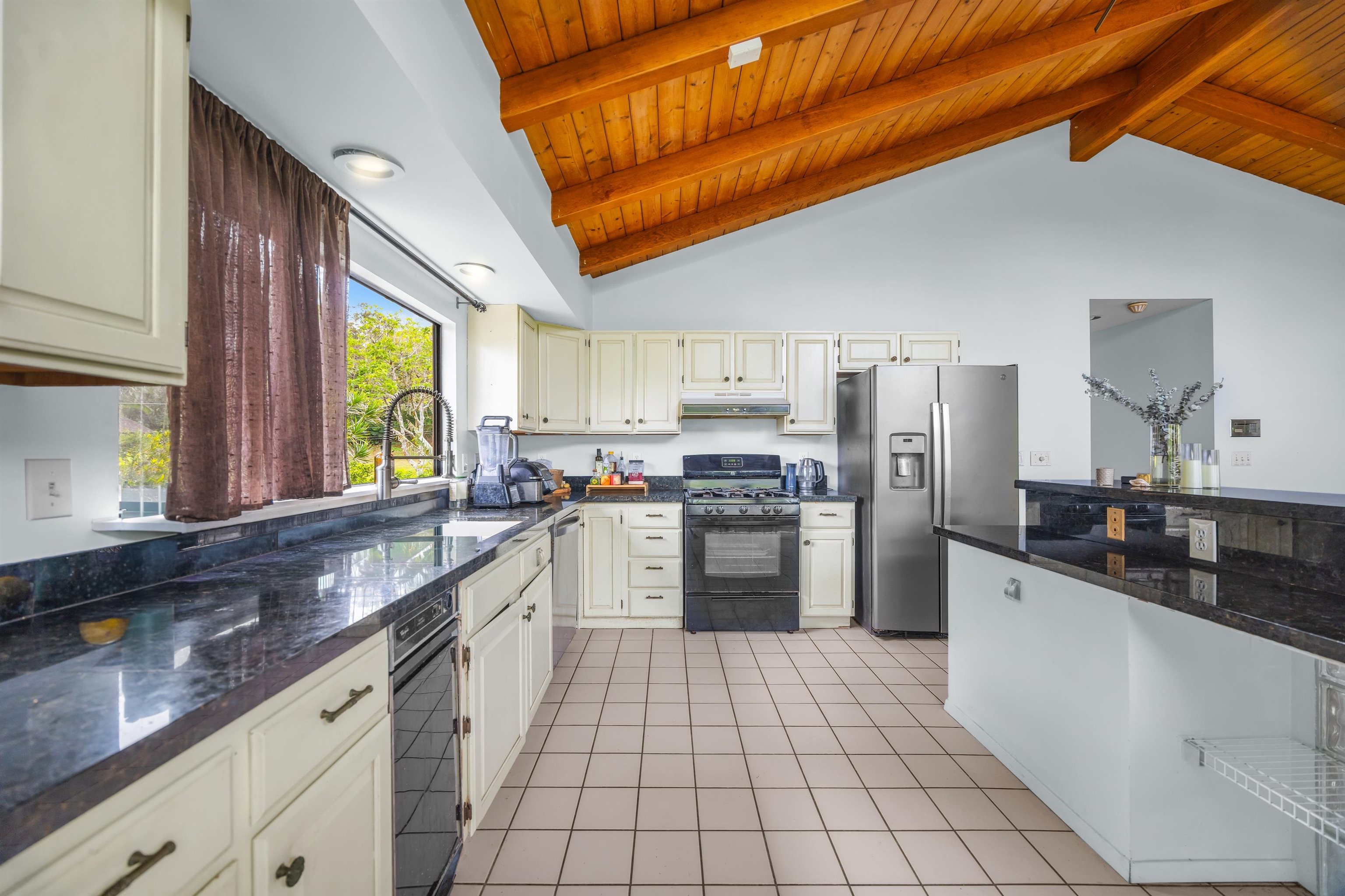 925  Kaupakalua Rd , Haiku home - photo 5 of 50