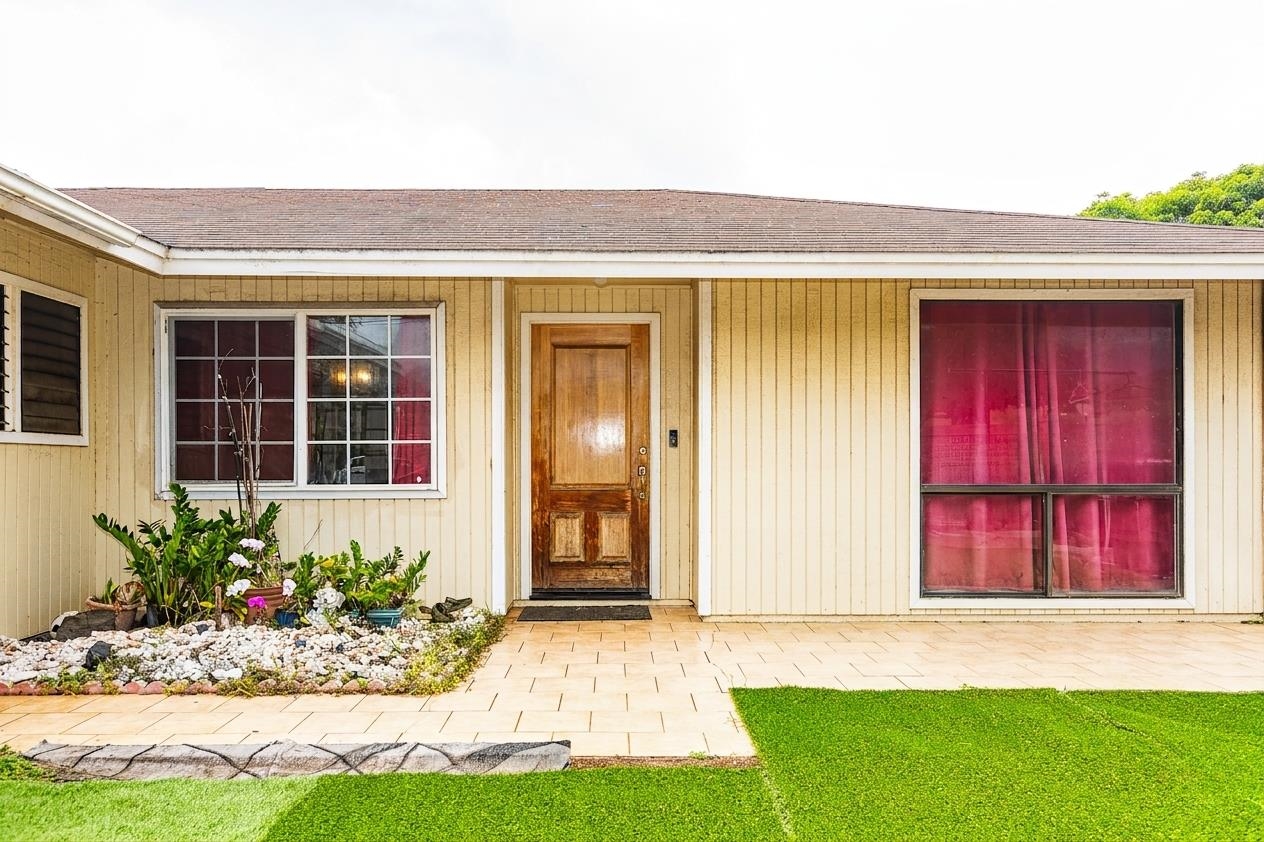 925  Kuhio Pl , Wailuku home - photo 2 of 23