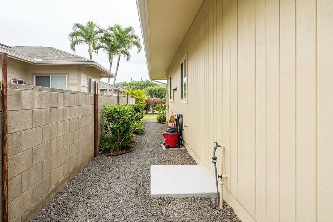 925  Kuhio Pl , Wailuku home - photo 22 of 23