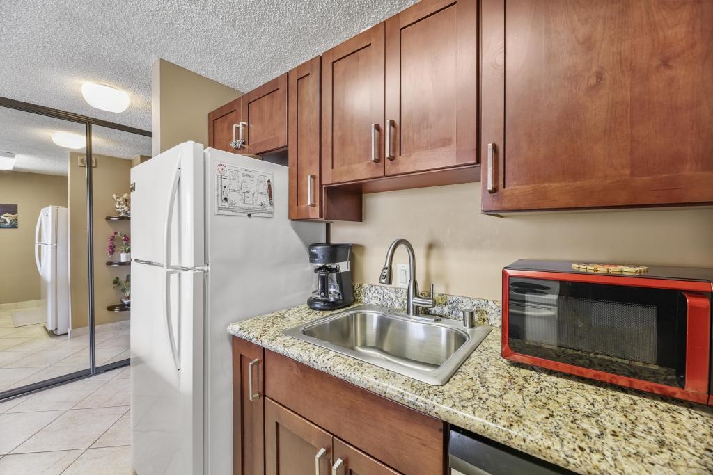 Kauhale Makai condo # 421, Kihei, Hawaii - photo 11 of 35