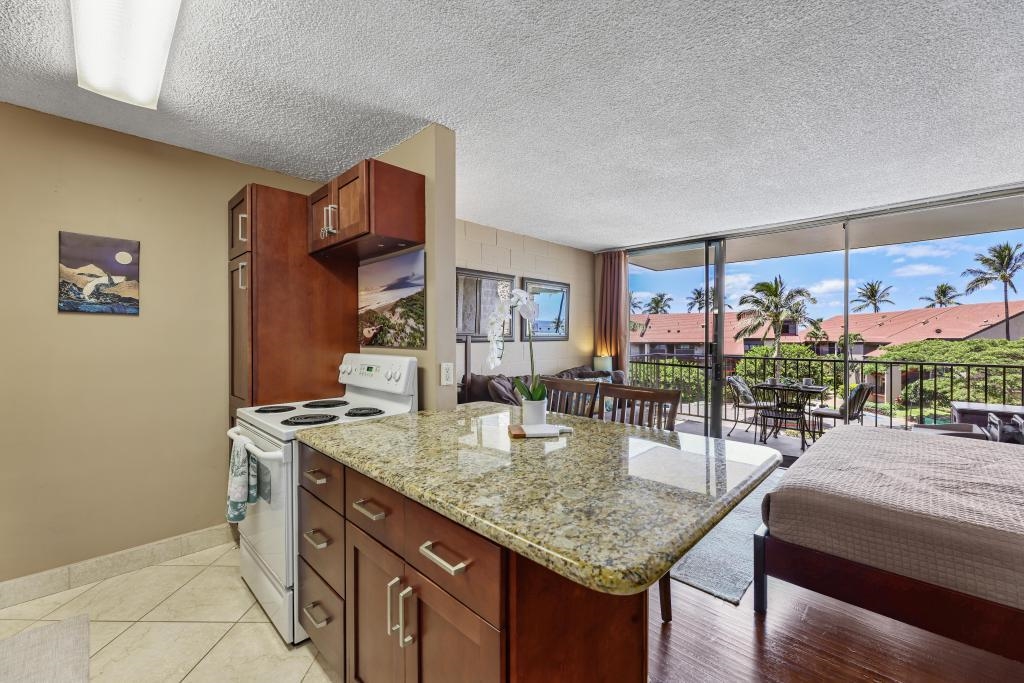 Kauhale Makai condo # 421, Kihei, Hawaii - photo 8 of 35