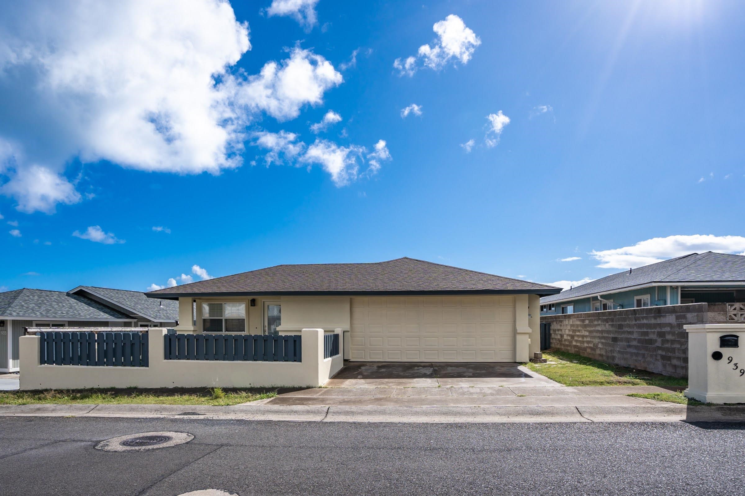 939  Hoomau St Waiehu Terrace, Wailuku home - photo 2 of 34