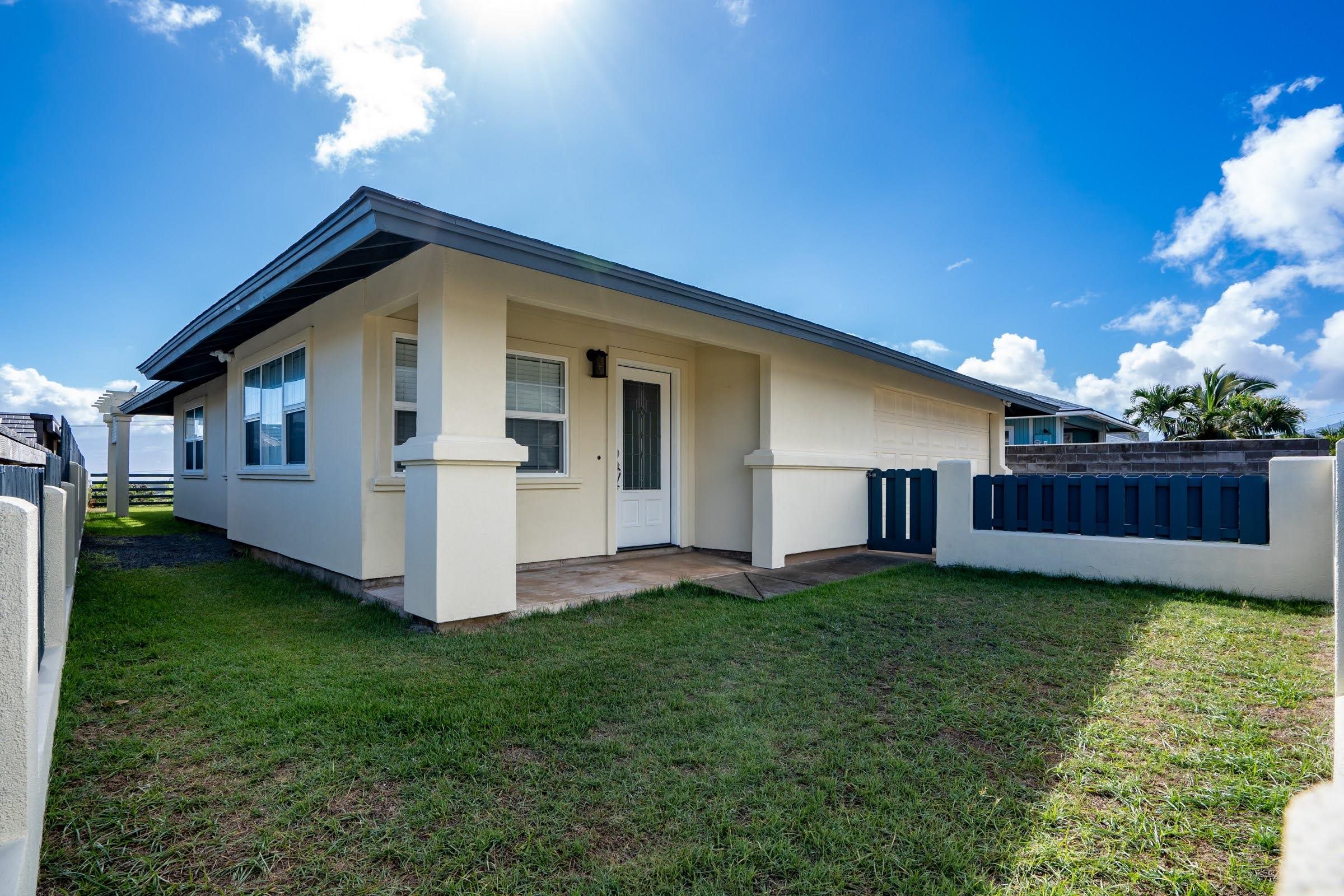 939  Hoomau St Waiehu Terrace, Wailuku home - photo 3 of 34