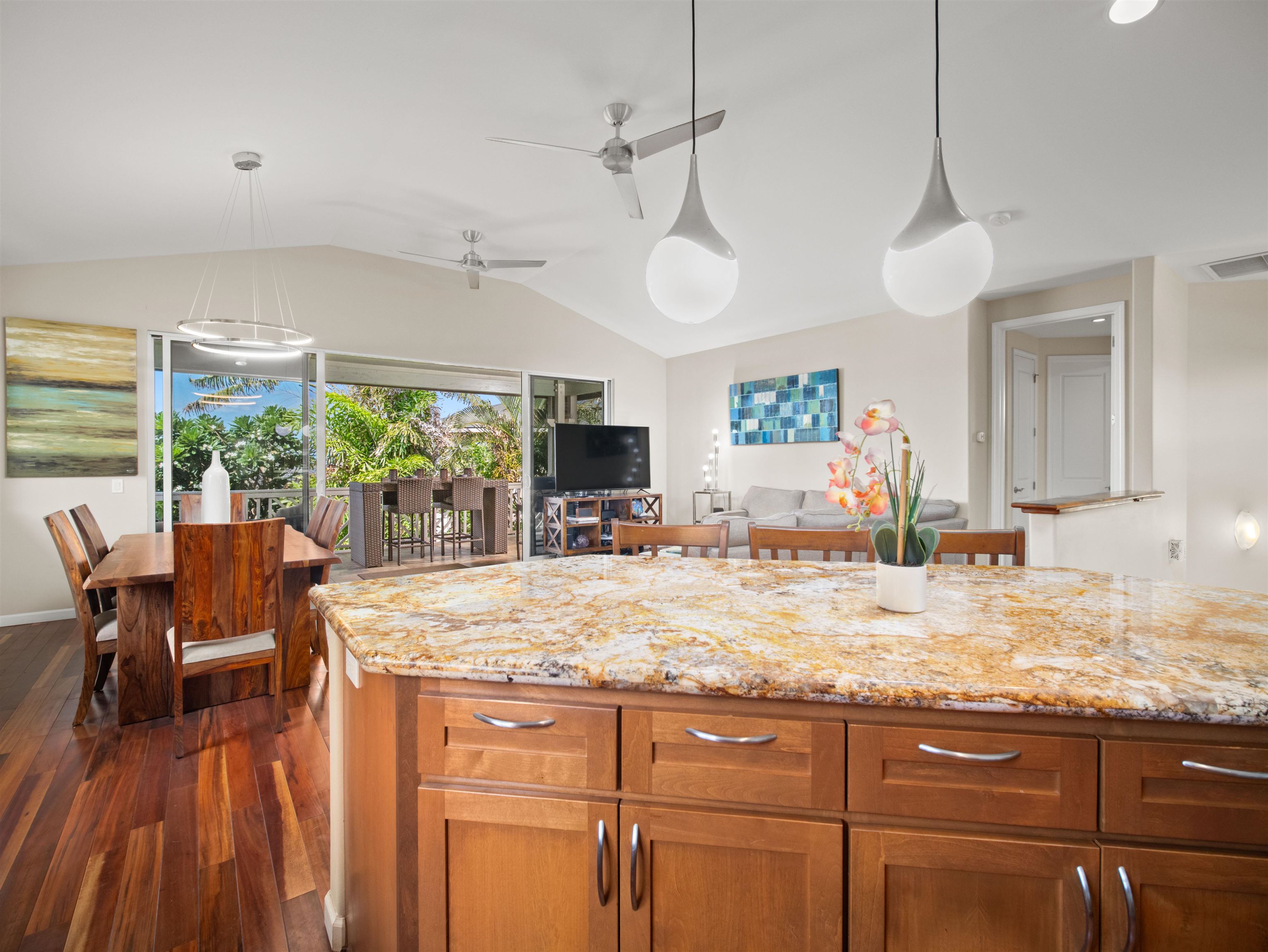 94  Laukahi St , Kihei home - photo 13 of 50