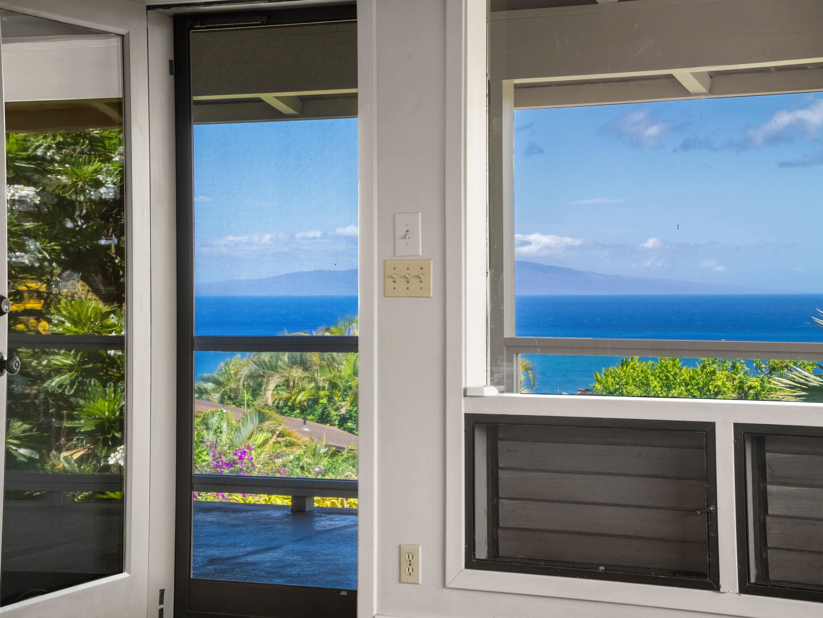 978  Kupulau Dr South Maui, Maui Meadows home - photo 26 of 49