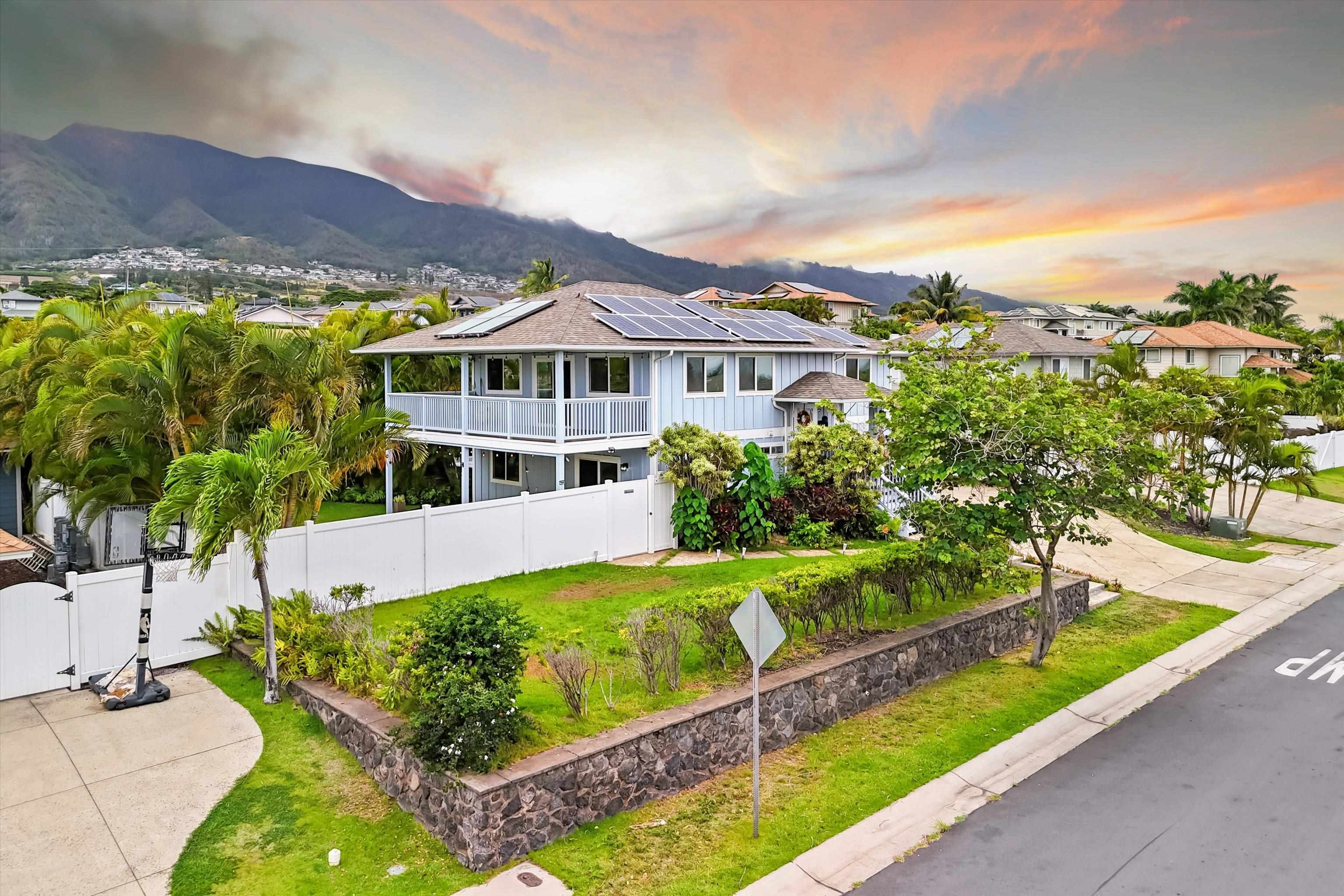 99  Nokekula Loop Waikapu, Wailuku home - photo 2 of 46