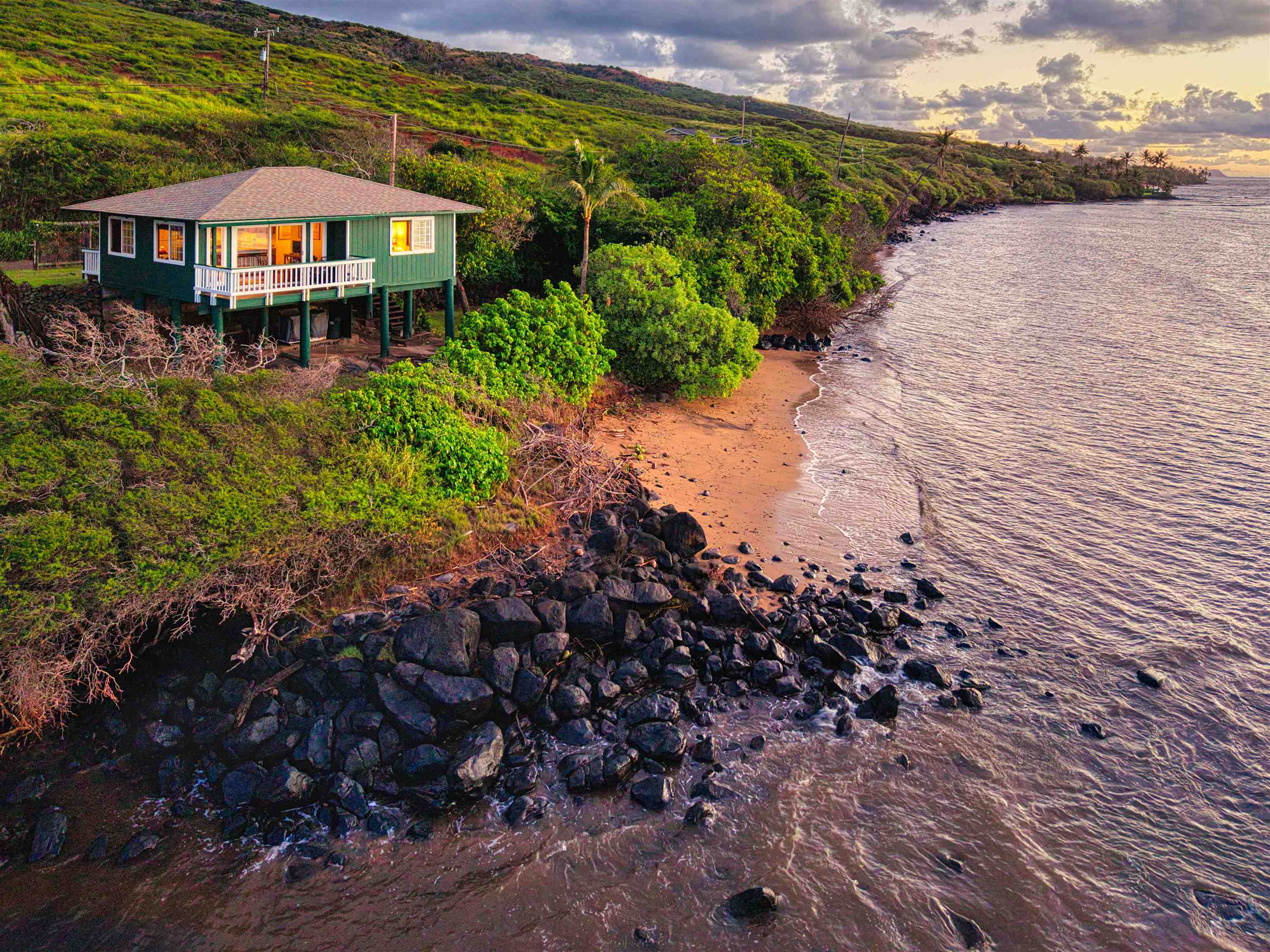 9916  Kamehameha V Hwy , Molokai home - photo 3 of 19