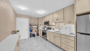 Harbor Lights condo # D-402, Kahului, Hawaii - photo 5 of 27