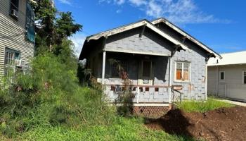 2132  Vineyard St , Wailuku home - photo 3 of 4