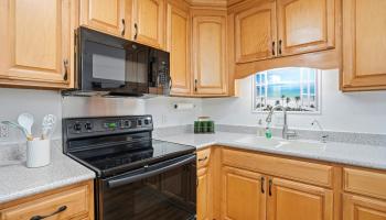 Iao Gardens condo # 204, Wailuku, Hawaii - photo 6 of 39