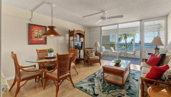 Kamaole Beach Royale condo # 604, Kihei, Hawaii - photo 4 of 37