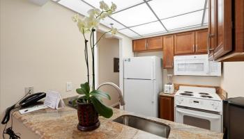 Whaler I condo # 415, Lahaina, Hawaii - photo 5 of 24