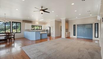 255  Liholiho St Sandhills, Wailuku home - photo 3 of 27