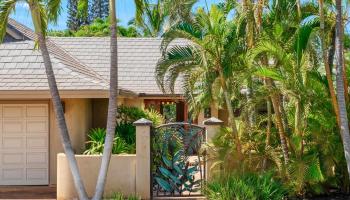 30  Hoawaa Way Keawakapu Beach, Wailea/Makena home - photo 2 of 47