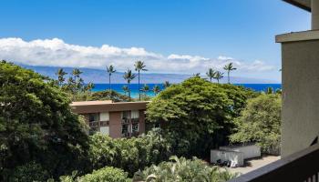 The Breakers condo # E43, Lahaina, Hawaii - photo 1 of 41