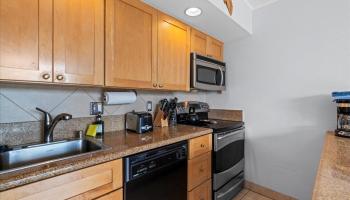Kuleana II condo # 302, Lahaina, Hawaii - photo 4 of 33