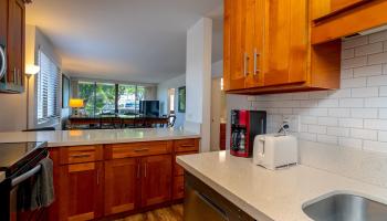 Kahana Manor condo # 220, Lahaina, Hawaii - photo 5 of 26