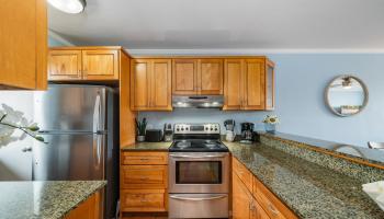 Kahana Manor condo # 608, Lahaina, Hawaii - photo 5 of 40