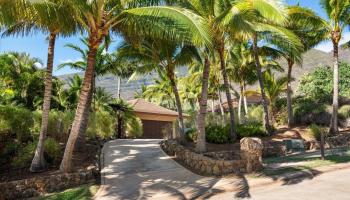 52  Lau Niu Way Launiupoko, Lahaina home - photo 2 of 48